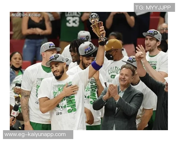 塔图姆担任运营总监向杜克队员传达支持与关怀信息 塔图姆担任运营总监向杜克队员传达支持与关怀信息