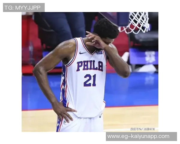 芬奇强调对抗恩比德需谨慎避免犯规观众期待精彩对决而非罚球大战 芬奇强调对抗恩比德需谨慎避免犯规观众期待精彩对决而非罚球大战