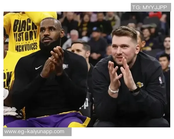 湖人官推比赛期间沉默不语引发球迷热议与吐槽